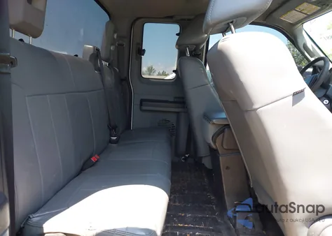 2011 Ford F-250 Xl z USA, uszkodzony, nr VIN 1FT7X2B61BEB17857